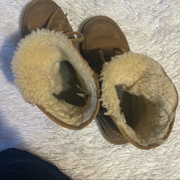 LAST CHANCE*** Ugg tie up boots snowbunny - Picture 4 of 5